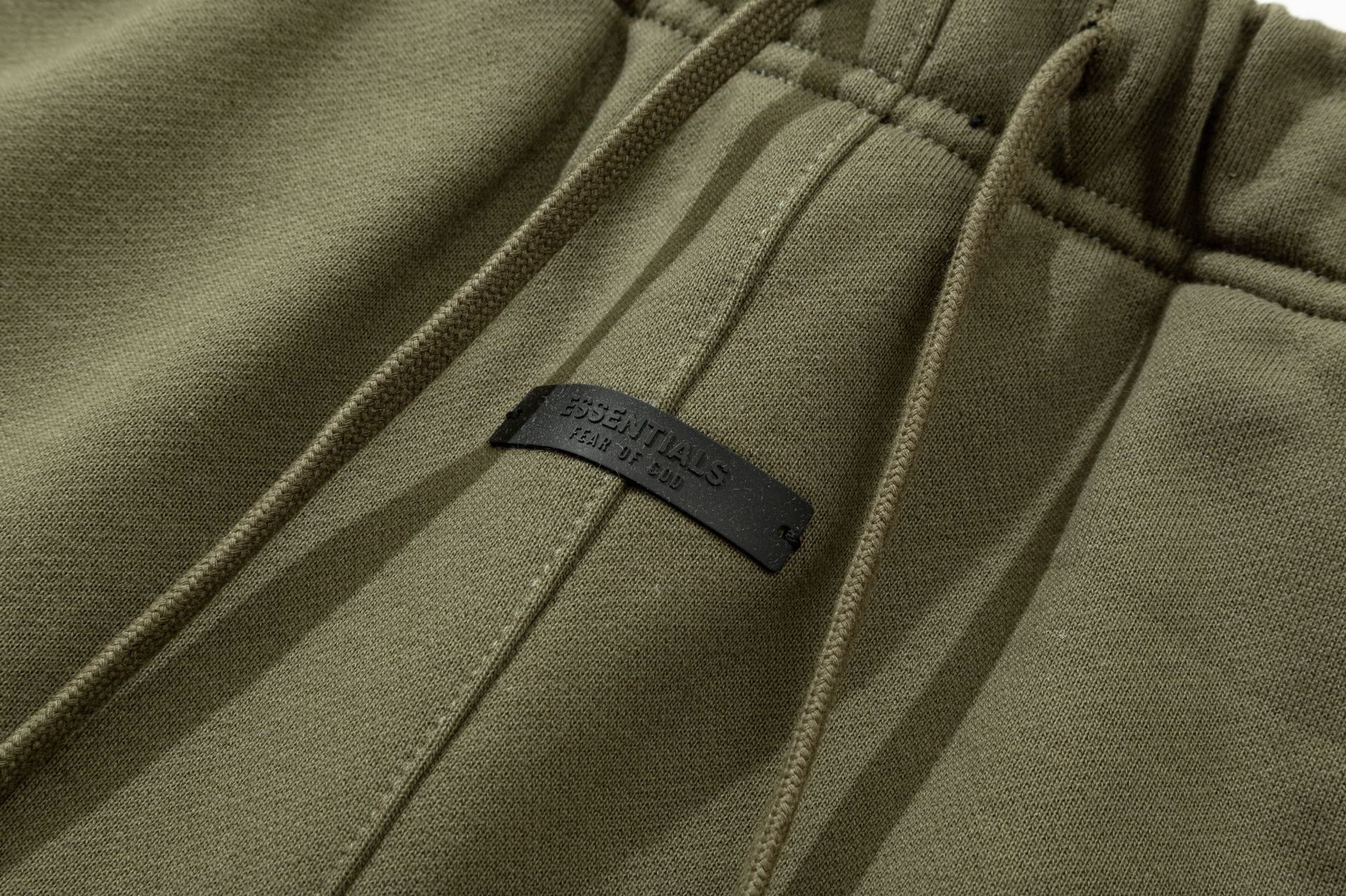 FOG Essentials 2025 Flocked Arch Letter Casual Loose Shorts